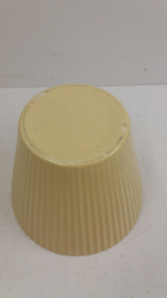 Set potten in geel nummer 2075. Erica / Set planters in yellow number 2075. Erica