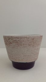 Bloempotten grove structuur paars nr. 2117 / Planters with coarse relief  nr. 2117