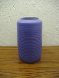 Duifs vaas rood met minimaal paars 27 cm. / Duifs vase in red with minimal purple
