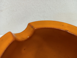 1 asbak in oranje glazuur nr. 311 / 1 ashtray in orange glace number 311