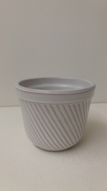 Bloempot in wit ribbel nummer 2045-0.5 Erica / Planter in white rib number 2045-0.5 Erica