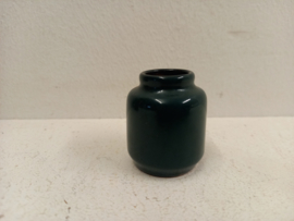 Klein donker groen vaasje 4.5 x 3.5 cm. / Little vase in dark green 1.77 x 1.37  inch.