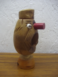 Gekke notenkraker in de vorm van een gaper / Crazy nutcracker like a noun.