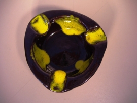 Zwart gele asbak Jan van Erp ? / Black and yellow ashtray Jan van Erp ?