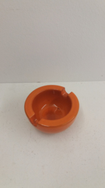 1 asbak in oranje glazuur nr. 311 / 1 ashtray in orange glace number 311