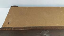 Mooie oude kapstok met oranje tegels / Nice old coat rack with orange tiles