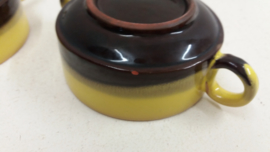Geel bruine soepkommen met oortjes /  Yellow brown soup bowls with handles