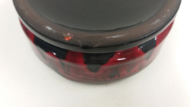 Mooie asbak zwart met rode afwerking / Nice ashtray black with red finish