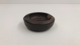 Klein bruin asbakje van Jan de Graaf / Small brown ashtray by Jan de Graaf
