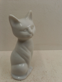 Mooi keramiek wit poesje 12 cm. / Beautiful ceramic white cat 4.72 inch.