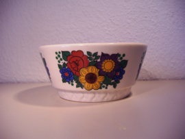 Set schalen Zell met bloemdecor 4x. / Set bowls Zell flowerdecor 4x