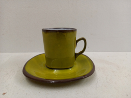 Retro kop en schotel in geel  / Retro cup and saucer in yellow