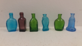 Glazen flesjes voor wandrekje / Small little bottles for wall rack