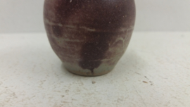 J vaasje in grijs paars 4 cm. / Little J vase in gray and purple 1.57 inch