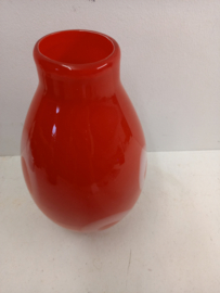 Mooie rode vaas glas 33 cm. / Beautiful red vase glass 12.99 inch.
