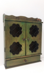 Klein groen wandkastje voor sleutels?? / Little green wallcabinet for keys??