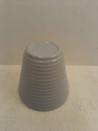 Bloempot grijs lijntjes 10 cm. / Planter in gray with lines 3.91 inch.