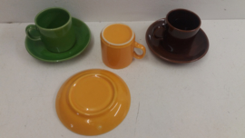 Kop en schotels geel, bruin en groen / Cup and Saucers yellow, brown and green