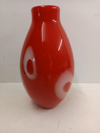 Mooie rode vaas glas 33 cm. / Beautiful red vase glass 12.99 inch.