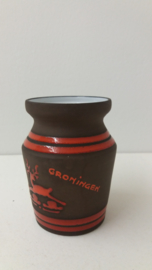 Mooi vaasje met een rood hertje / Nice vase with a red dear