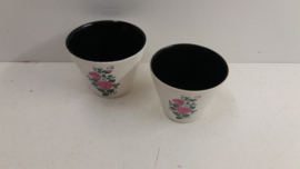 Set bloempotten in wit roze rozen / Set planters in white with pink roses