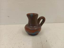 Klein wit vaasje 4 x 4 cm. / Little vase in white 1.57 x 1.57  inch.