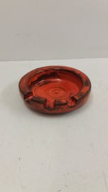 Mooie oranje asbak 10,5 cm. / Nice orange ashtray 4,1 inch.