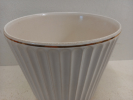 Frankton witte bloempot met messing rand / Frankton white flower pot with brass rim