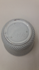 Bloempot in wit ribbel nummer 2045-2 Erica / Planter in white rib number 2045-2 Erica