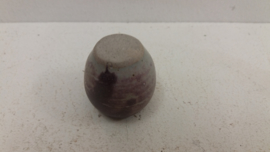 J vaasje in grijs paars 4 cm. / Little J vase in gray and purple 1.57 inch