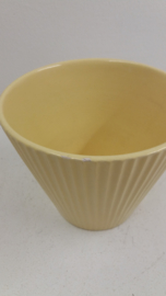 Set potten in geel nummer 2075. Erica / Set planters in yellow number 2075. Erica