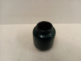 Klein donker groen vaasje 4.5 x 3.5 cm. / Little vase in dark green 1.77 x 1.37  inch.