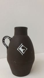 Mooi bruin vaasje met een hertje Epe / Nice brown vase with a dear Epe
