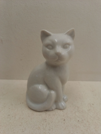 Mooi keramiek wit poesje 13 cm. / Beautiful ceramic white cat 5.11 inch.