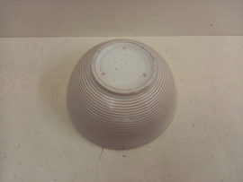 Plantschaal in wit met ribbel nr. 4. / Planting bowl in white with ribs nr. 4