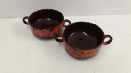 Bruine soepkommen met oranje  /  Brown soup bowls with orange