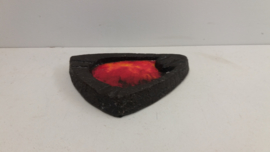 Mooi gevormde asbak rood gevlamd / Nice shaped ashtray red flames