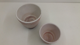 Bloempotten grove structuur paars nr. 2117 / Planters with coarse relief  nr. 2117