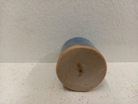J vaasjes in blauw 3 tot en met 5.5 cm. / Little J vases in blue 1.18 till 2.16 inch