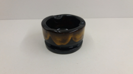 Asbak met oranje en rode afwerking / Ashtray black with red and orange finish