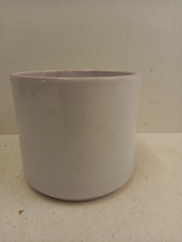 Witte bloempot in nummer 2119 / White planter in number  2119