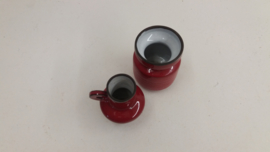 Setje in rood met wit van binnen / Little set in red and white inside