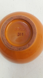 1 asbak in oranje glazuur nr. 311 / 1 ashtray in orange glace number 311