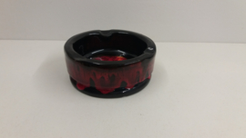 Asbak met oranje en rode afwerking / Ashtray black with red and orange finish