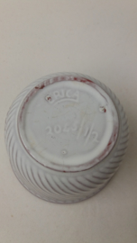 Bloempot in wit ribbel nummer 2045-0.5 Erica / Planter in white rib number 2045-0.5 Erica