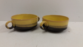 Geel bruine soepkommen met oortjes /  Yellow brown soup bowls with handles