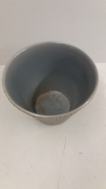 Grijs bloempotje gemerkt ADCO / Gray planter marked ADCO
