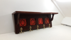 Mooie oude kapstok met oranje tegels / Nice old coat rack with orange tiles