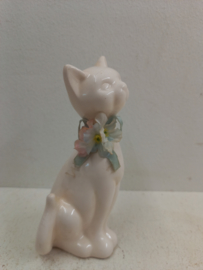 Witte poes 14 centimeter. / White pussycat 5.51 inch.