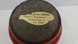 Hattem's kunsthandel oranje kan / Hattem's art dealership orange can